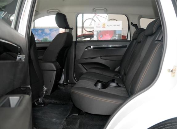 陆风X8 2014款 探索版 2.0T 柴油4X4豪华型 车厢座椅   后排空间