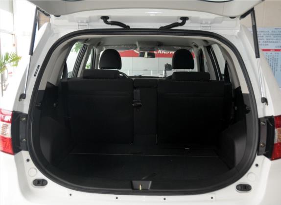 陆风X8 2014款 探索版 2.0T 柴油4X4豪华型 车厢座椅   后备厢