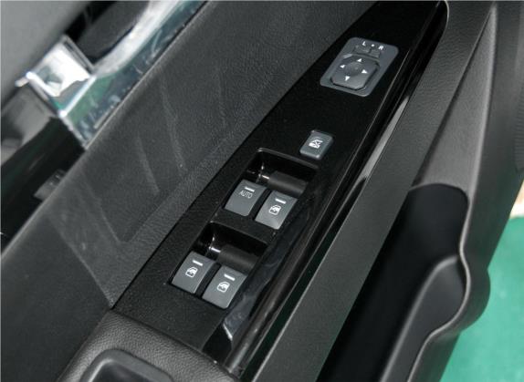 陆风X8 2014款 探索版 2.0T 柴油4X4豪华型 车厢座椅   门窗控制
