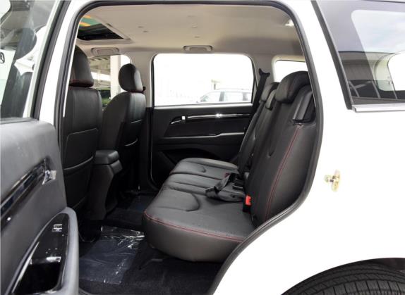 陆风X8 2015款 探索版 2.0T 汽油4X4超豪华型 车厢座椅   后排空间