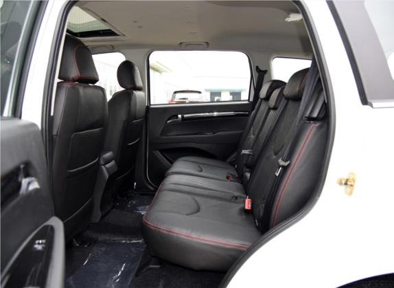 陆风X8 2015款 探索版 2.0T 汽油4X2超豪华型 车厢座椅   后排空间