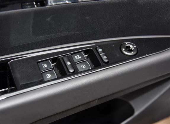 陆风X8 2015款 探索版 2.0T 汽油4X2超豪华型 车厢座椅   门窗控制