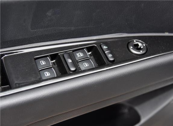 陆风X8 2015款 探索版 2.0T 汽油4X2豪华型 车厢座椅   门窗控制