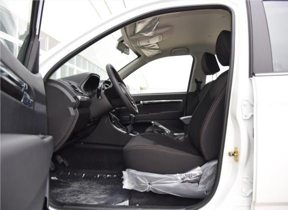 陆风X8 2015款 探索版 2.0T 汽油4X4豪华型 车厢座椅   前排空间
