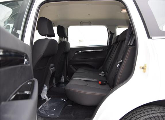 陆风X8 2015款 探索版 2.0T 汽油4X4豪华型 车厢座椅   后排空间