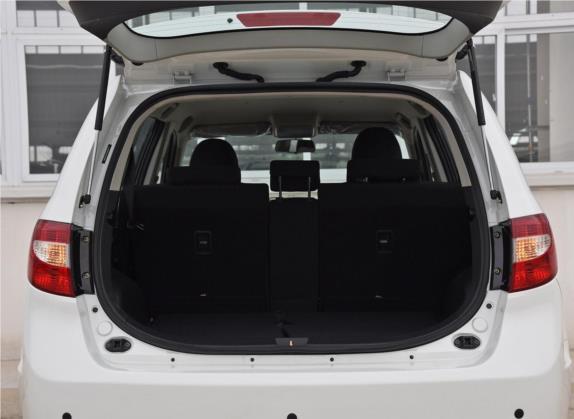 陆风X8 2015款 探索版 2.0T 汽油4X4豪华型 车厢座椅   后备厢