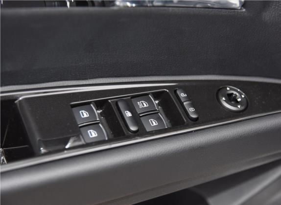 陆风X8 2015款 探索版 2.0T 汽油4X4豪华型 车厢座椅   门窗控制