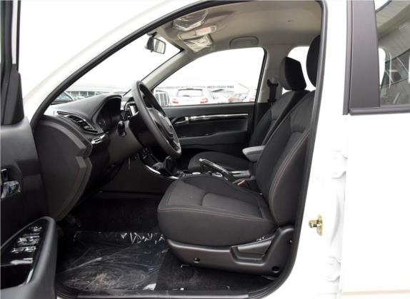 陆风X8 2015款 探索版 2.0T 柴油4X4豪华型 车厢座椅   前排空间