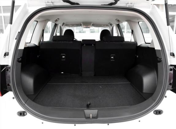 陆风X8 2015款 探索版 2.0T 柴油4X4豪华型 车厢座椅   后备厢