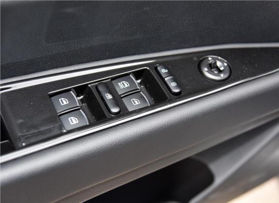 陆风X8 2015款 探索版 2.0T 柴油4X2超豪华型 车厢座椅   门窗控制