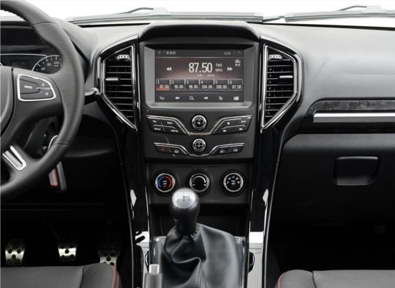 陆风X8 2015款 探索版 2.0T 柴油4X4超豪华型 中控类   中控台