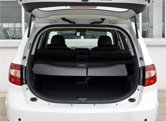 陆风X8 2015款 探索版 2.0T 柴油4X4超豪华型 车厢座椅   后备厢