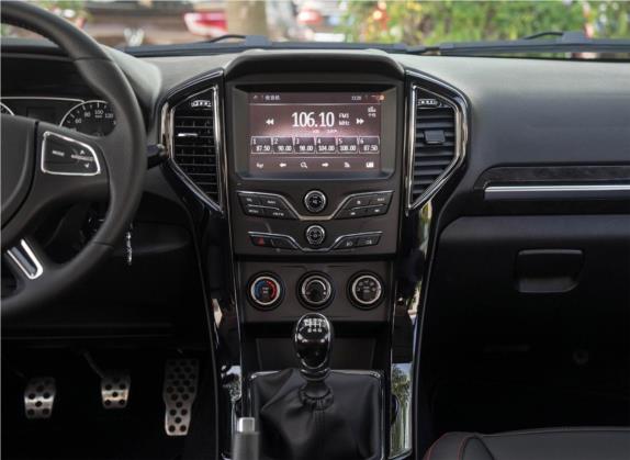陆风X8 2017款 2.0T 汽油4X4超豪华型 中控类   驾驶位