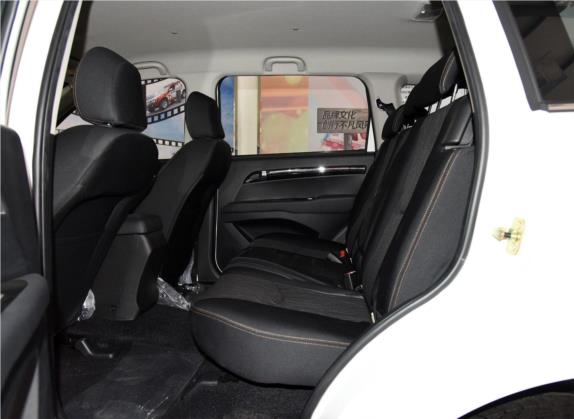 陆风X8 2017款 2.0T 汽油4X4豪华型 车厢座椅   后排空间