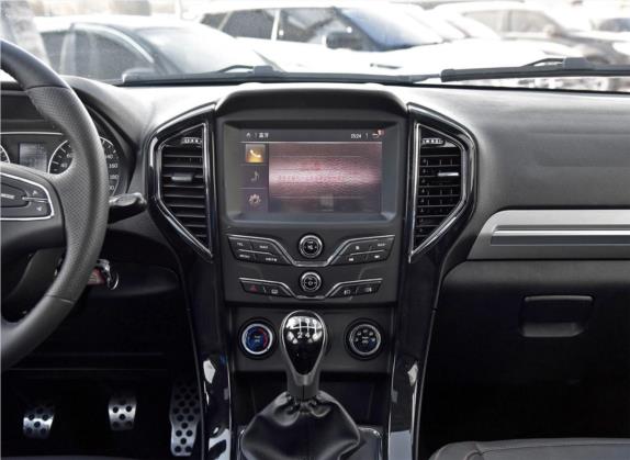 陆风X8 2018款 1.8T 汽油4X4超豪华型 中控类   中控台