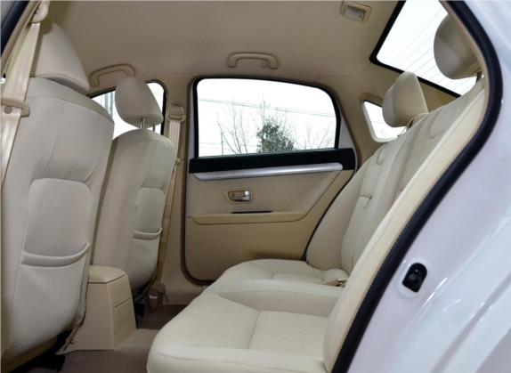莲花L5 2011款 三厢 1.6L 手动风尚版 车厢座椅   后排空间