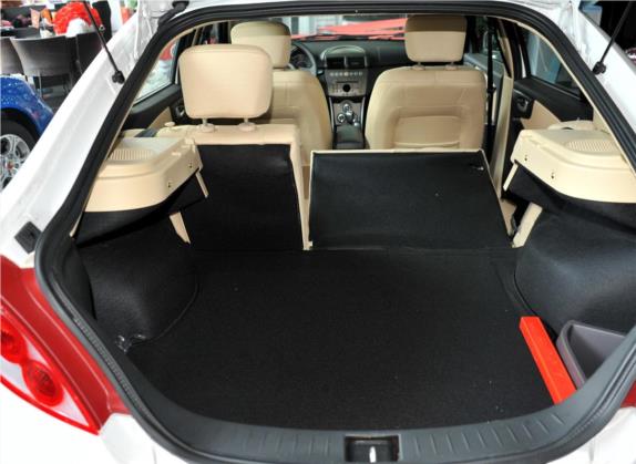 莲花L3 2013款 两厢 1.5L 手动精英型 车厢座椅   后备厢