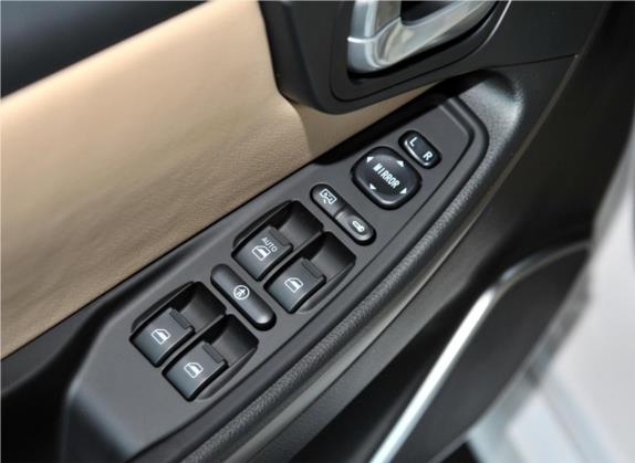 莲花L3 2013款 两厢 1.5L 手动精英型 车厢座椅   门窗控制