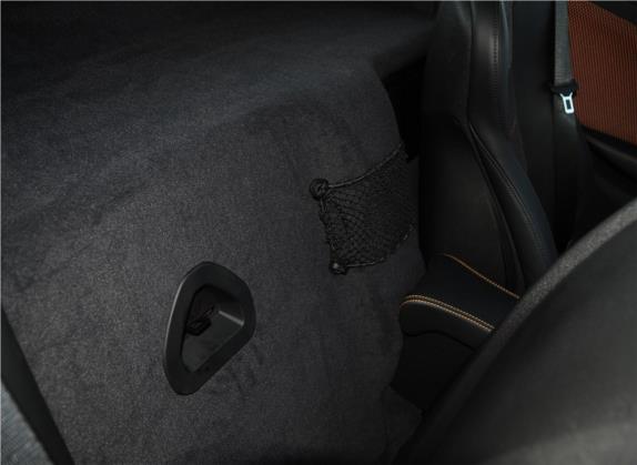 迈凯伦12C 2012款 3.8T 标准型 车厢座椅   后排空间