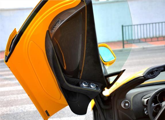 迈凯伦650S 2014款 3.8T Spider 车厢座椅   前门板