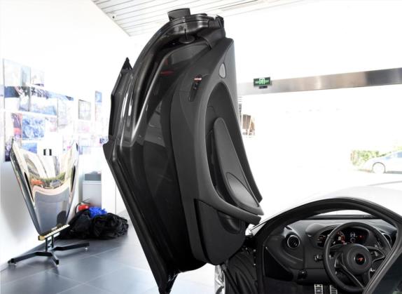 迈凯伦540C 2019款 3.8T Coupe 车厢座椅   前门板