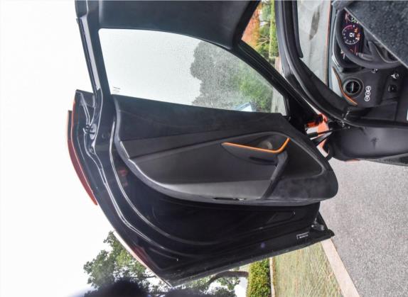 迈凯伦720S 2019款 4.0T Coupe 车厢座椅   前门板