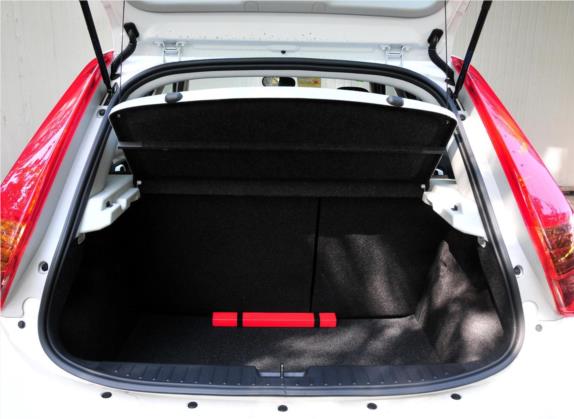 名爵3 2011款 Xross 1.5L 精英版 车厢座椅   后备厢