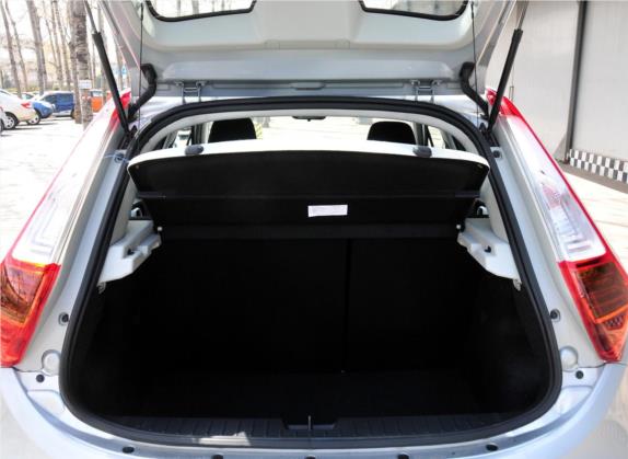 名爵3 2011款 1.5L AMT精英版 车厢座椅   后备厢