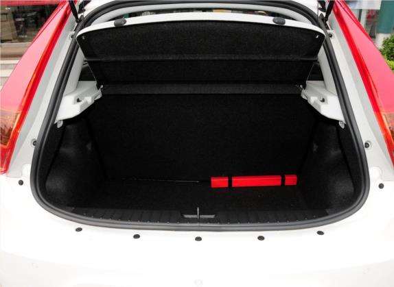 名爵3 2013款 1.3L AMT舒适版 车厢座椅   后备厢