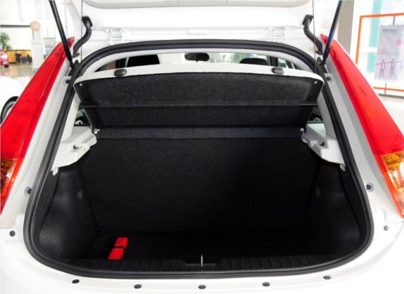 名爵3 2013款 1.5L 手动超值版 车厢座椅   后备厢
