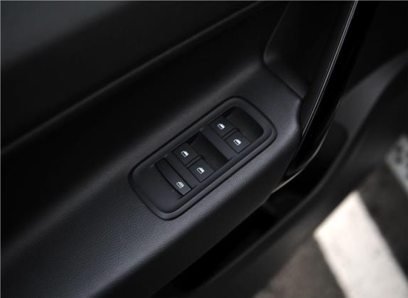 锐腾 2015款 2.0TGI TST四驱旗舰版 车厢座椅   门窗控制