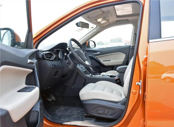 锐腾 2015款 1.5TGI TST四驱豪华版 车厢座椅   前排空间