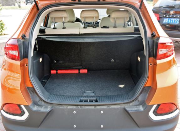 锐腾 2015款 1.5TGI TST四驱豪华版 车厢座椅   后备厢