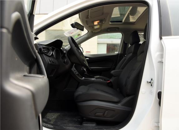锐腾 2016款 2.0TGI TST豪华版 车厢座椅   前排空间