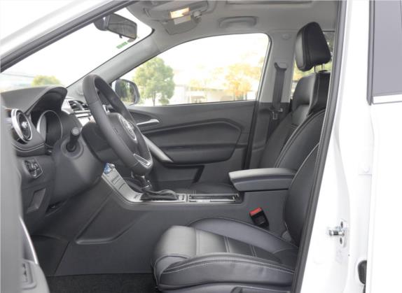 锐腾 2017款 20T 自动豪华版 车厢座椅   前排空间