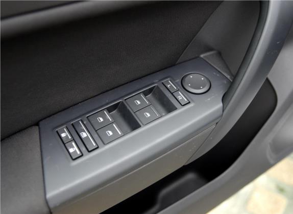 锐行 2015款 1.5T 手动风尚版 车厢座椅   门窗控制