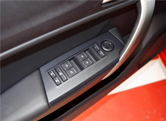 锐行 2015款 1.4TGI TST双离合精英版 车厢座椅   门窗控制