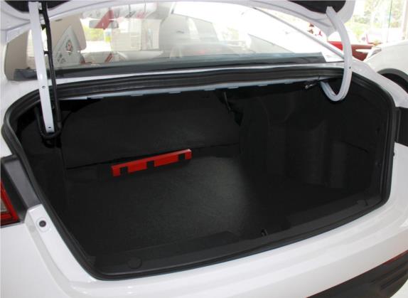 锐行 2016款 1.5L 自动风尚版 车厢座椅   后备厢
