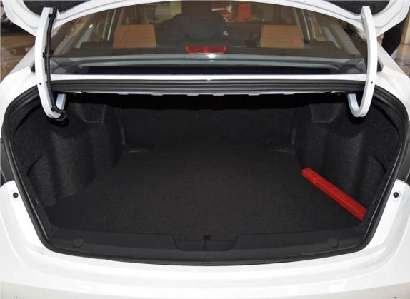 锐行 2016款 1.5L 手动超值豪华版 车厢座椅   后备厢
