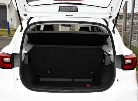 名爵ZS 2017款 1.5L 手动尊享互联网版 车厢座椅   后备厢