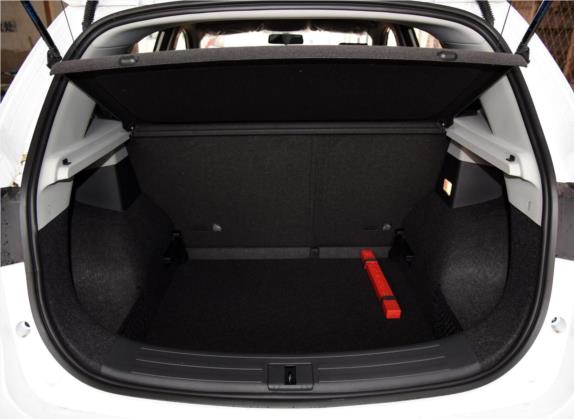 名爵ZS 2017款 1.5L 手动精英版 车厢座椅   后备厢