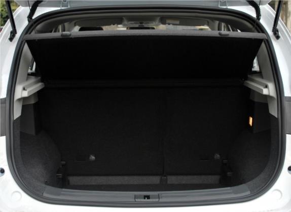 名爵ZS 2017款 1.5L 手动豪华版 车厢座椅   后备厢