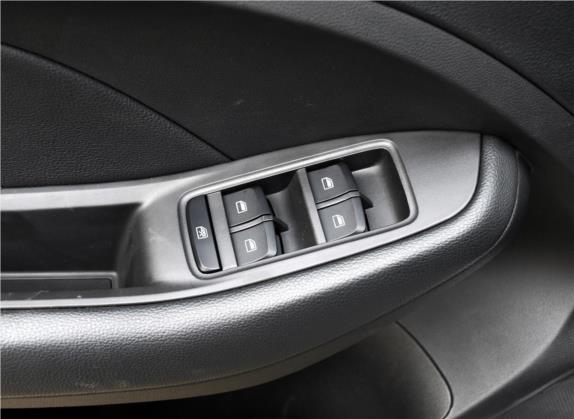 名爵ZS 2017款 1.5L 手动豪华版 车厢座椅   门窗控制