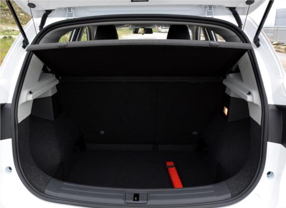 名爵ZS 2017款 1.5L 自动精英版 车厢座椅   后备厢