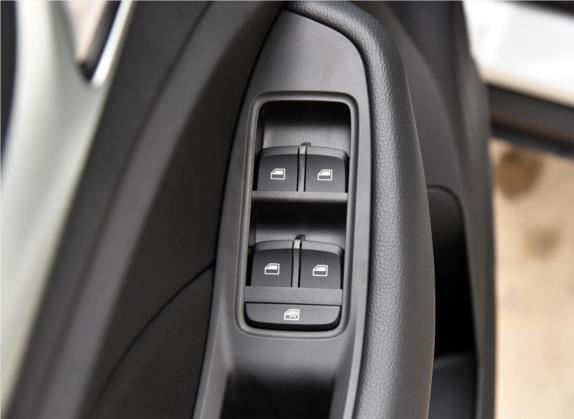 名爵ZS 2018款 1.5L 手动精英版 国V 车厢座椅   门窗控制