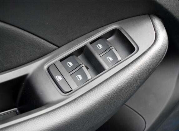 名爵ZS 2018款 1.5L 手动豪华版 国V 车厢座椅   门窗控制
