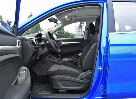名爵ZS 2018款 1.5L 手动65寸巨幕天窗版 国V 车厢座椅   前排空间