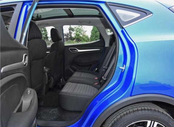 名爵ZS 2018款 1.5L 手动65寸巨幕天窗版 国V 车厢座椅   后排空间