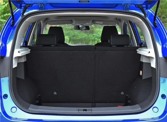 名爵ZS 2018款 1.5L 手动65寸巨幕天窗版 国V 车厢座椅   后备厢