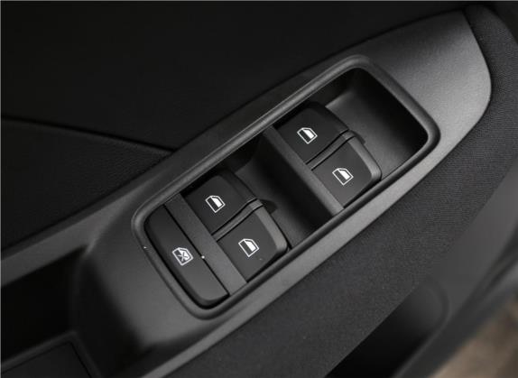 名爵ZS 2019款 1.5L 手动全球风尚版 国VI 车厢座椅   门窗控制